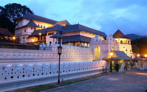 Sacred City of Kandy (UNESCO/NHK) .